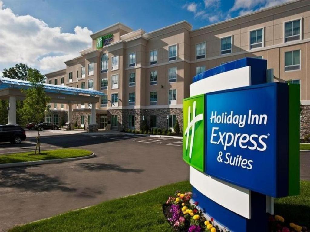 Holiday Inn Express Hotel & Suites Columbus By Ihg Exterior foto