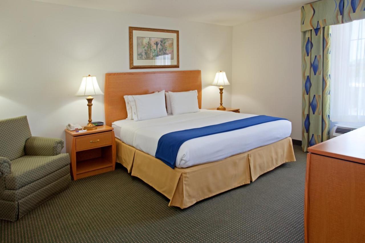 Holiday Inn Express Hotel & Suites Columbus By Ihg Exterior foto